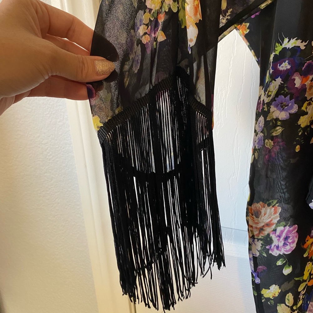 3/$15 ROMEO + JULIET Couture kimono size M - Picture 6 of 6
